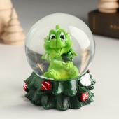 Сувенир водяной шар "Зелёный дракончик на ёлочке с подарками" 