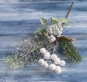 Декор "Зимняя магия" хвоя листья белые ягоды 24см 4301788
