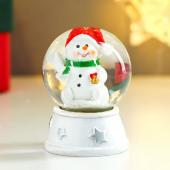 Сувенир водяной шар "Снеговик в красном колпаке, с подарком" 4838666