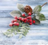 Декор "Зимние грезы" ветка листья ягоды шишка 27см 4301756