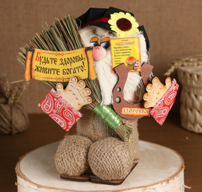 Оберег-домовой "Кузя в кепке, с метлой и подковой" микс