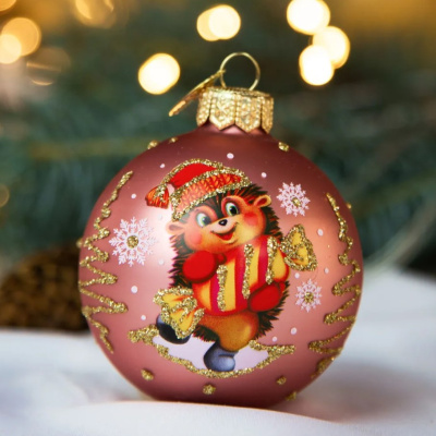 Шар елочный стекло 6,5 см "Ежик с конфеткой" КУ-65-2340 Шар елочный стекло 6,5 см "Ежик с конфеткой" КУ-65-2340